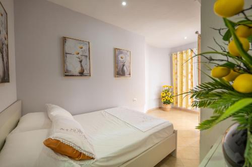 Ένα ή περισσότερα κρεβάτια σε δωμάτιο στο Royal Apartment