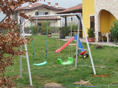 Ο χώρος παιχνιδιού για παιδιά στο Agritur Arcosole B&B Camping
