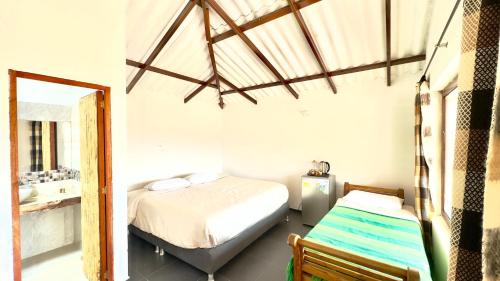 a bedroom with a bed and a sink and a mirror at Xie- Habitación con acceso a lago natural in Sáchica