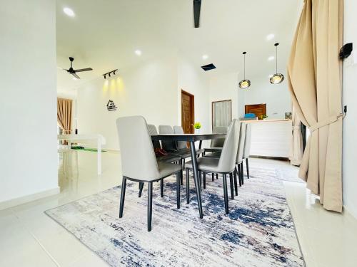 a dining room with a table and chairs at Cikyu Homestay Private Pool Setiu in Kampung Rahmat