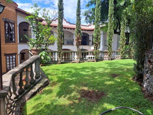 Κήπος έξω από το Hacienda Maria Elena