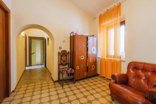 a living room with a brown leather couch and a door at Casa vacanze da Medardo in Gagliano Aterno