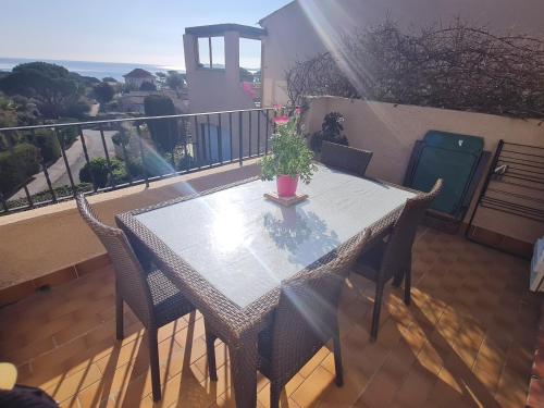 Photo de la galerie de l'établissement Appartement 3 pièces avec balcon et accès plage à Sainte-Maxime - FR-1-780-55, à Sainte-Maxime