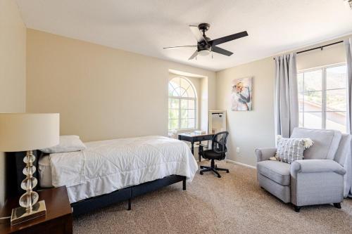 Φωτογραφία από το άλμπουμ του Desert Escape Home with 3BD 3BA with Pool and Jacuzzi σε Wildomar