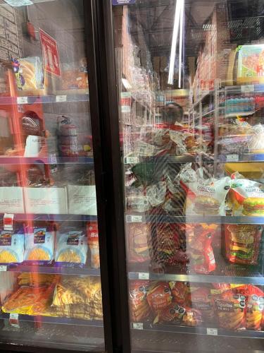 Supermercado u otro tipo de tienda en el departamento o alrededores