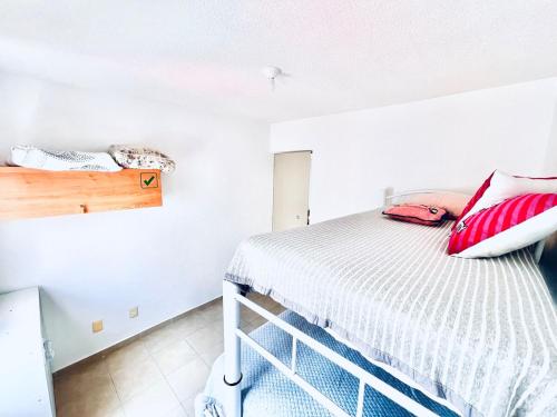 Una cama o camas en una habitación de Temixco Mágico con alberca