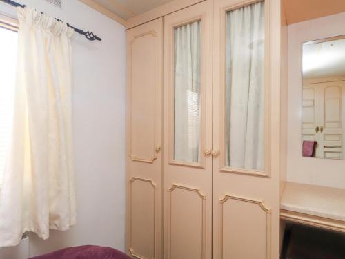 Bilik mandi di Tanyfron Holiday Caravan