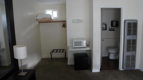 Un baño de Paradice Motel