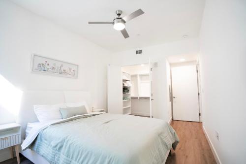 Ένα ή περισσότερα κρεβάτια σε δωμάτιο στο Ocean Breeze 2 bed Apt with FREE PARKING in Santa Monica