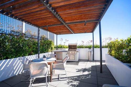 Μπαλκόνι ή βεράντα στο Ocean Breeze 2 bed Apt with FREE PARKING in Santa Monica