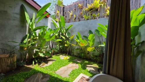 Zahrada ubytování INNerpeace Bali