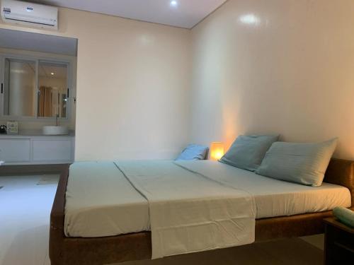 Postel nebo postele na pokoji v ubytování Budget Stay Inn & Tours