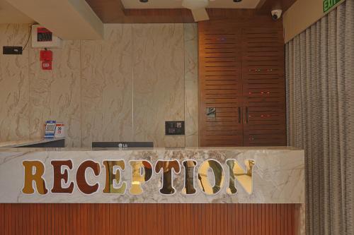 El lobby o recepción de Hotel Dhara