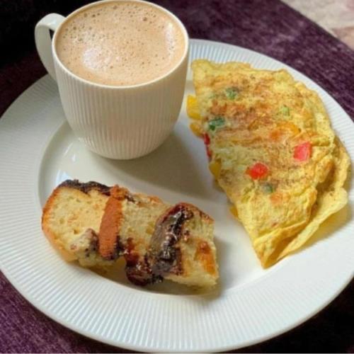 Makanan di atau berdekatan rumah tamu ini