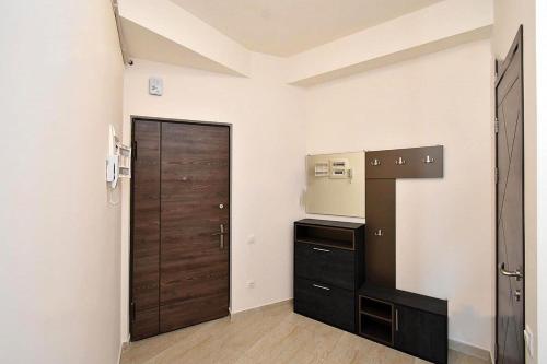Maro markaryan apartment 2 bedroom 1 king size next standard size and sofa in the sitting room