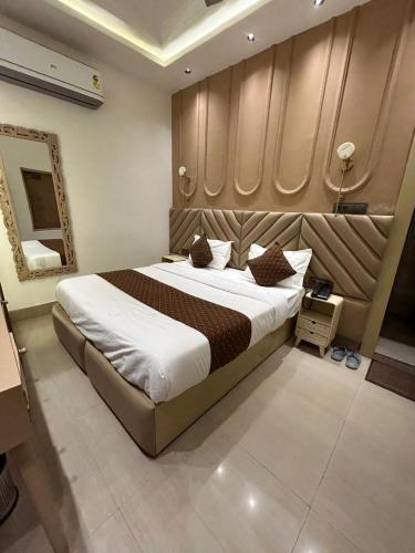 Postel nebo postele na pokoji v ubytování Divine Hotel