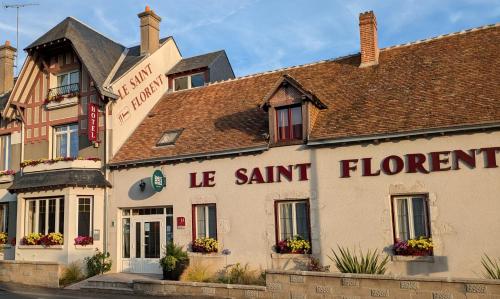 a building with a sign that reads le saint florent at Logis Hôtel Le Saint Florent in Mont-près-Chambord