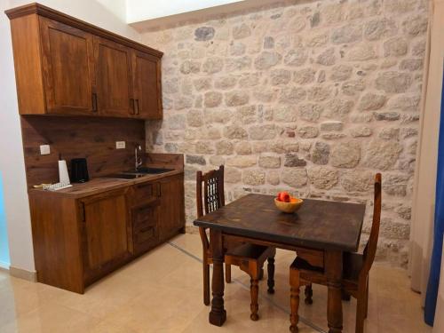 Kuchyň nebo kuchyňský kout v ubytování Apartments Kotor Old Town