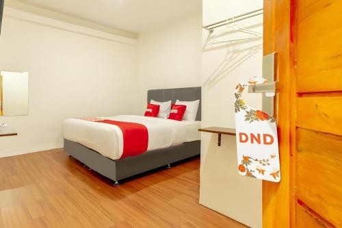 Postel nebo postele na pokoji v ubytování Collection O Medan City Near Rsud Dr Pirngadi Formerly Tmj Guest House