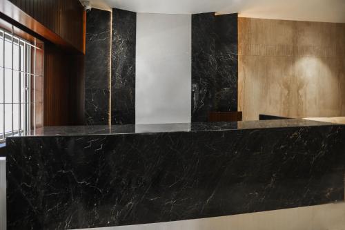 a black marble counter top in a room at Hotel Lakshmi Towers in Kāngayam