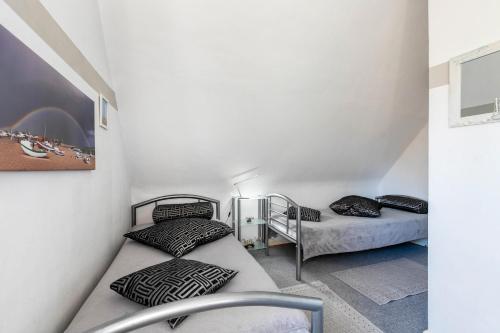 two beds in a small room with white walls at Ferienhaus Am Nord-Ostsee-Kanal in Oldenbüttel