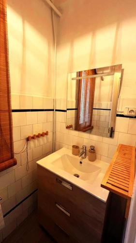 Un baño de HT MIRIBILLA habitaciones turísticas con baños compartidos sin ascensor