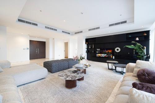 Image showcasing Luxe 6BR Penthouse with Burj View & Private Cinema, Dubai (updated ...