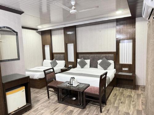 Un ou plusieurs lits dans un hébergement de l'établissement Hotel Radiance