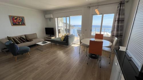Apartamento vista mar y parking en Roses AV-27