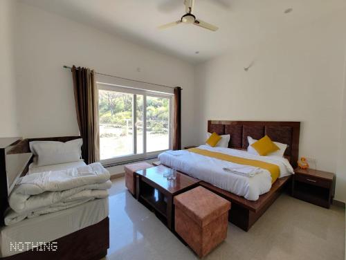 a bedroom with two beds and a window at Hotel VASURAI and RESTAURANT in Nākuri