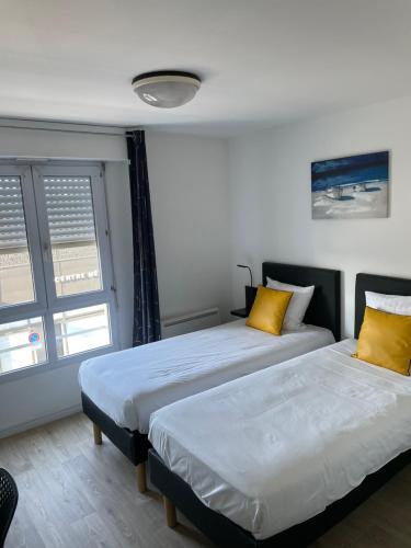 Postel nebo postele na pokoji v ubytování Brit Hotel Cherbourg