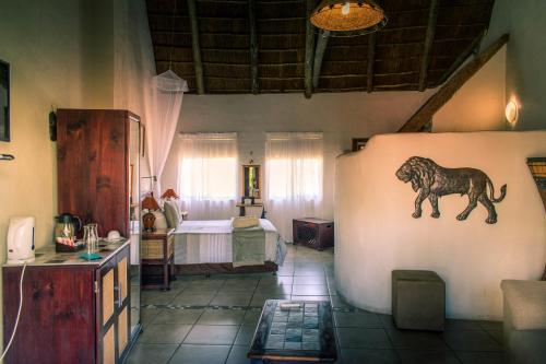 Postel nebo postele na pokoji v ubytování Elephants Footprint Lodge