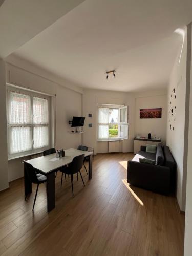 a living room with a table and a couch at Mapa Holiday Sanremo 25 in Sanremo