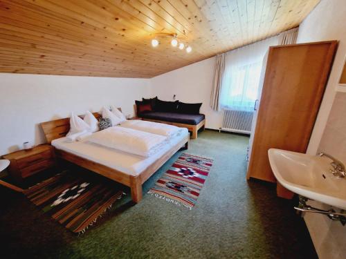 Postel nebo postele na pokoji v ubytování Haus Rätikon