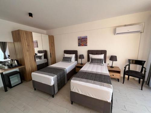 Giường trong phòng chung tại Ni Marin Hotel