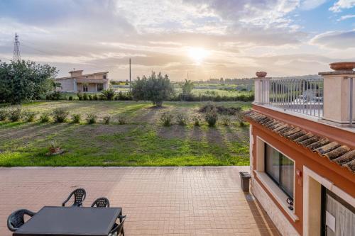 a view of a yard from the balcony of a house at Al Palmento Relais in Siracusa