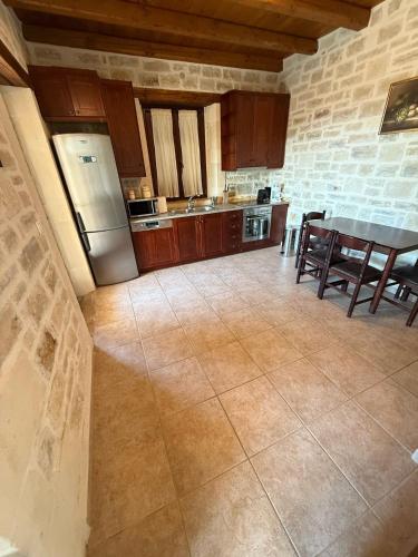 Kuchyň nebo kuchyňský kout v ubytování Villa Anissa