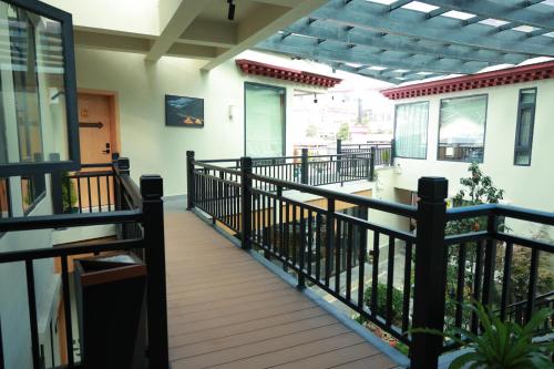 a balcony of a house with a black railing at 香格里拉喀玛美敦民宿 in Shangri-La