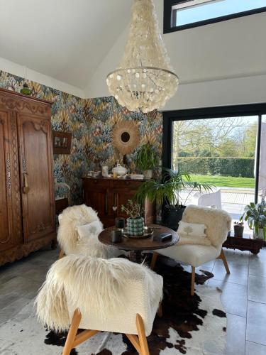 Photo de la galerie de l'établissement Maison avec piscine, à La Chapelle-Saint-Aubin