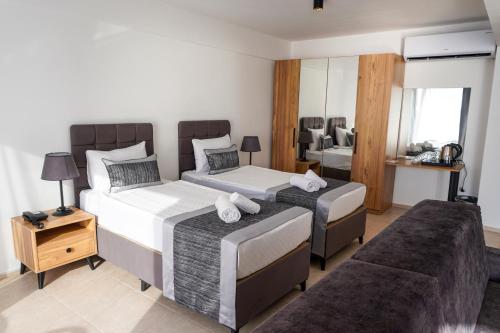 Giường trong phòng chung tại Ni Marin Hotel