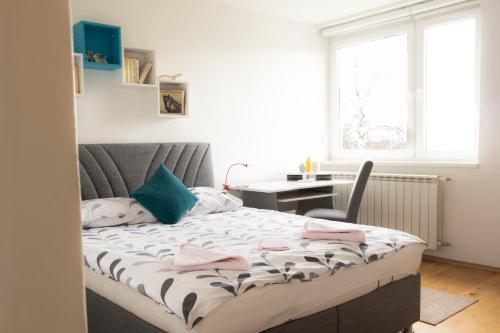 Llit o llits en una habitació de Apartment Mona