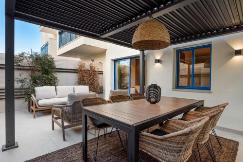 Stylish 2BR in Estepona, Walk to Beach & Old Town