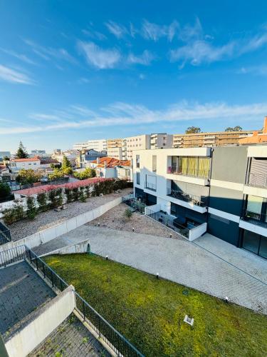 Modern apartment with balcony and free parking