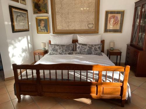 a bedroom with a large wooden bed with pillows at Inge's Arthouse bei Frankfurt in Eschborn