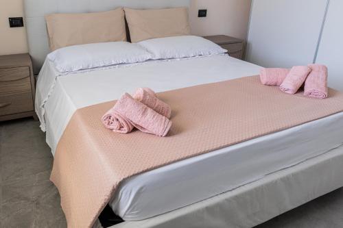 a bedroom with a bed with pink towels on it at VivimiHome - Monti House in Monti