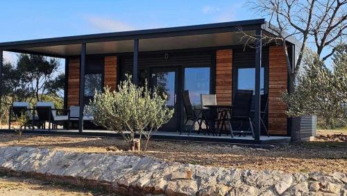 Mobile Home Toni with shared pool near beach