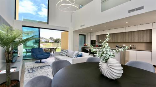 Villa Essence by Clever Details, private pool, central location
