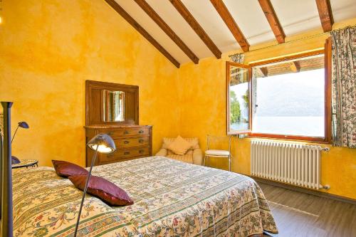 a bedroom with a bed and a window at Rustico alla Spiaggia in Carmine