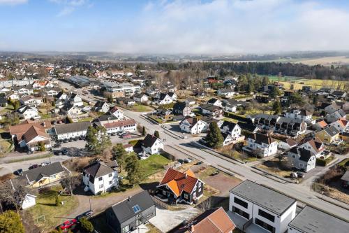 an aerial view of a small town with houses at Stort hus med 7 soverom på Eik in Tønsberg