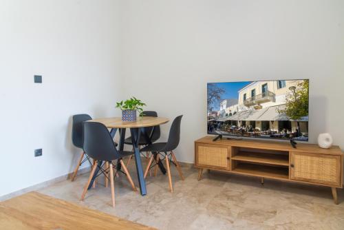 Entire, spacious, spotless apartment, in Ilioupoli, Greece